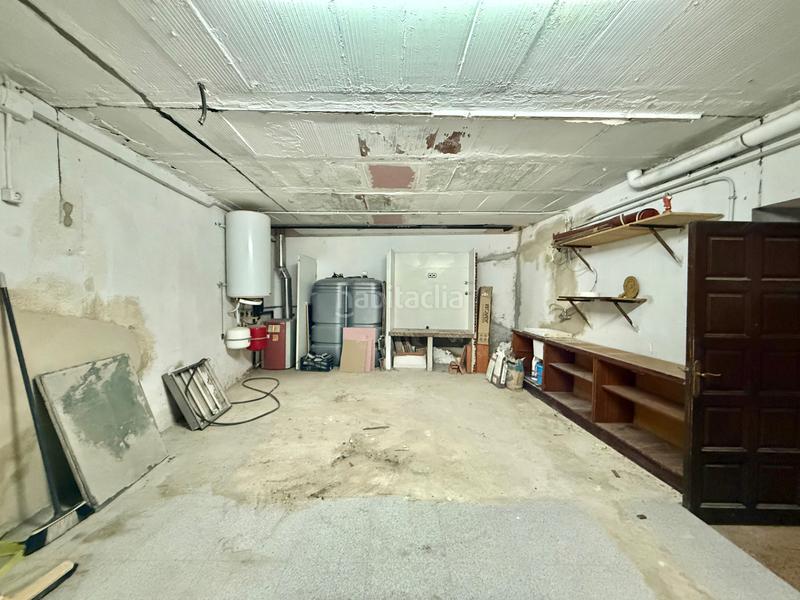 Foto 0c095f0e-d3ba-4615-a0fb-1a6c1c6ae24e. Masia amb xemeneia calefacció aparcament a Borrassà