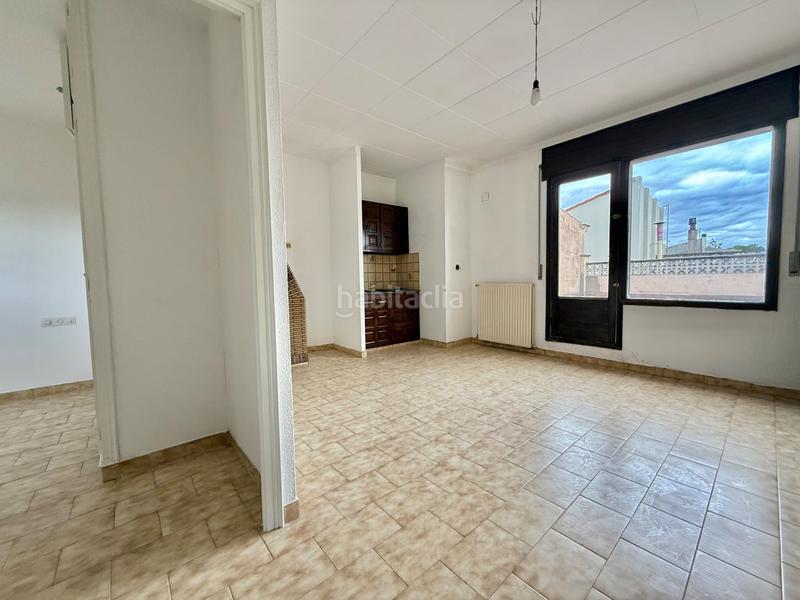 Foto 2dba6628-52b2-4e96-9049-985fd7fd1666. Masia amb xemeneia calefacció aparcament a Borrassà