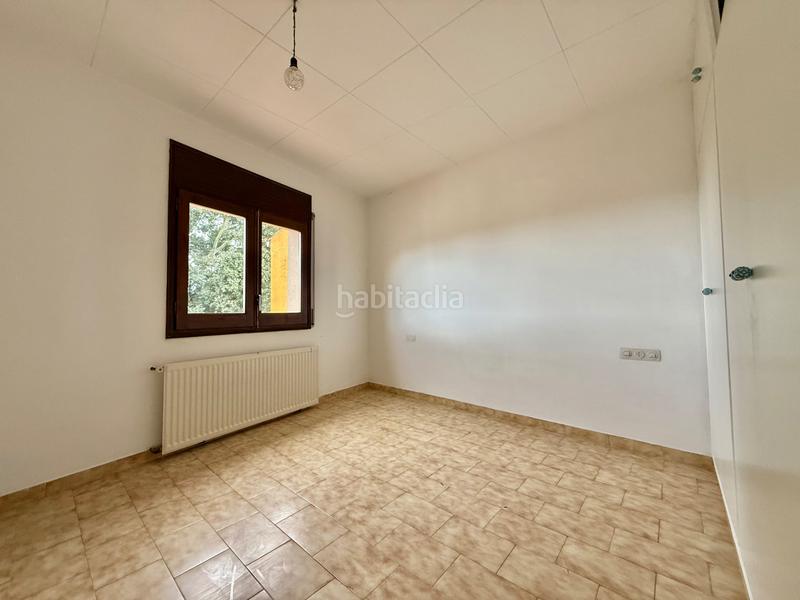 Foto 427dfefa-bd1b-4a5c-a03e-7d003bb963b3. Masia amb xemeneia calefacció aparcament a Borrassà