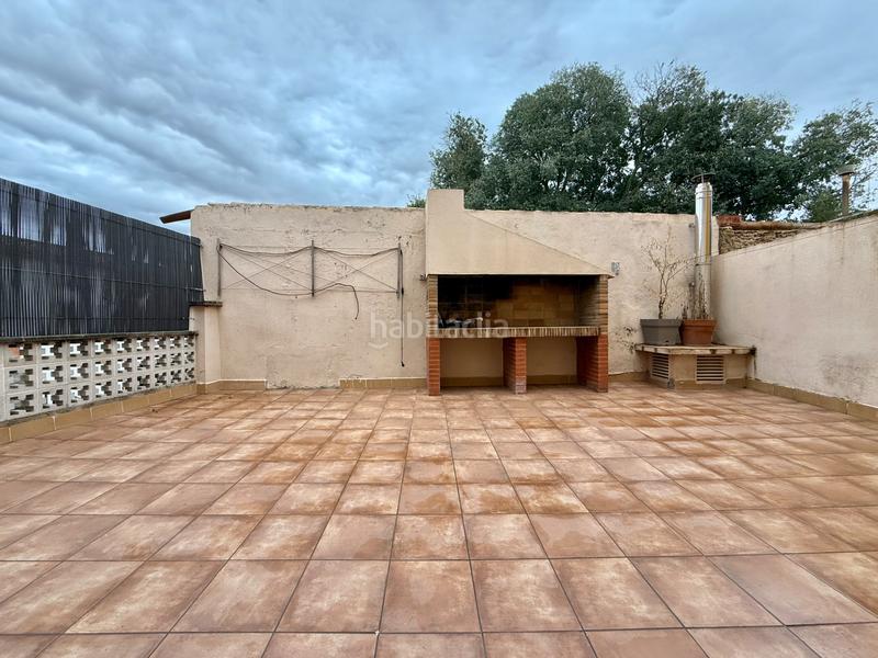 Foto 45881207-d8dc-4e90-8d36-891bada4c70c. Masia amb xemeneia calefacció aparcament a Borrassà