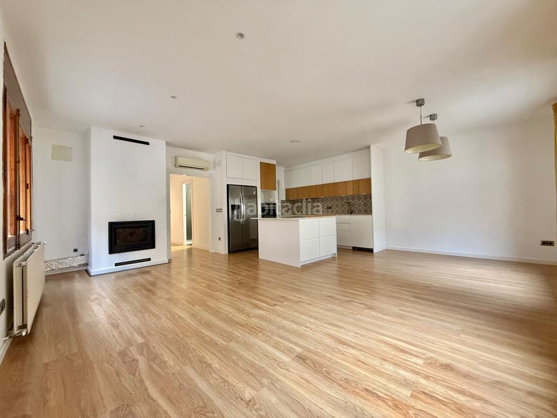 Foto 8d7d626f-5809-4197-a50d-9f2e7b3fd9b9. Masia amb xemeneia calefacció aparcament a Borrassà