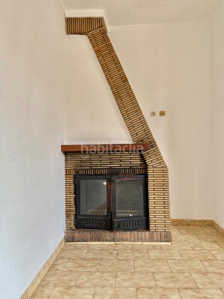 Foto a0080caa-ebf2-43df-a882-185859cc734d. Masia amb xemeneia calefacció aparcament a Borrassà