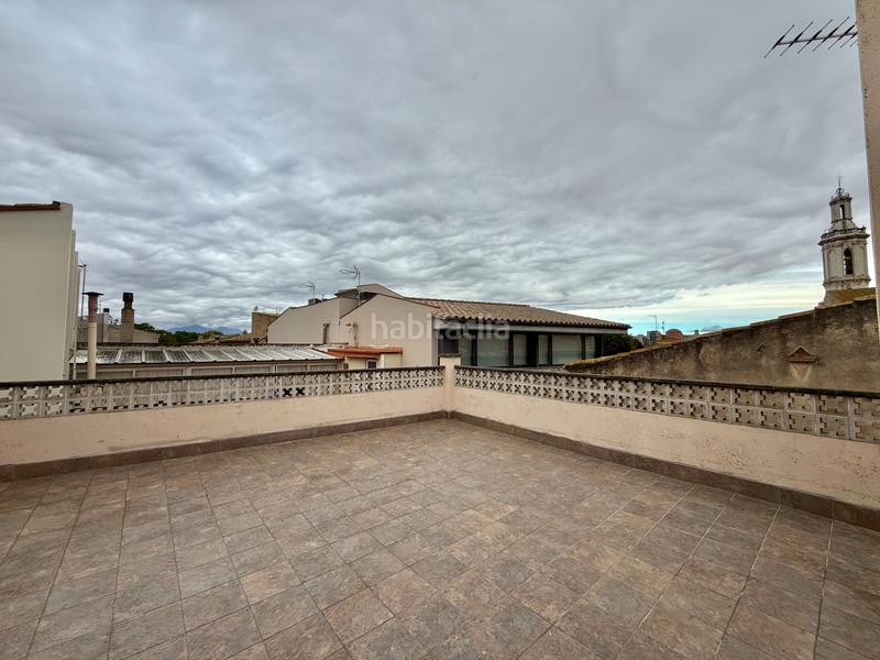 Foto b77810d6-b2c1-4cb6-894f-9b1a504a7ca8. Masia amb xemeneia calefacció aparcament a Borrassà