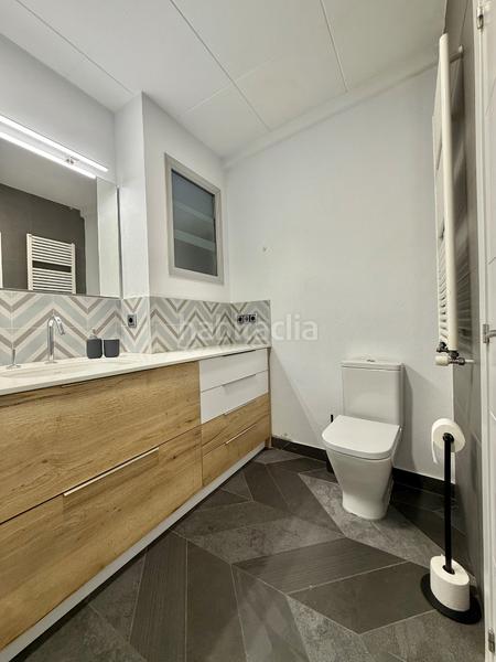 Foto d27406ef-a8ad-4a32-8bd7-60f0c4ef77b5. Masia amb xemeneia calefacció aparcament a Borrassà