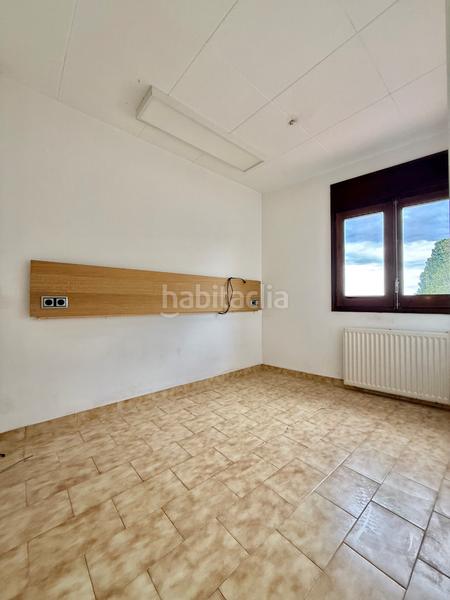 Foto d7e0ca09-4d40-4dec-817e-8d16a1dac625. Masia amb xemeneia calefacció aparcament a Borrassà