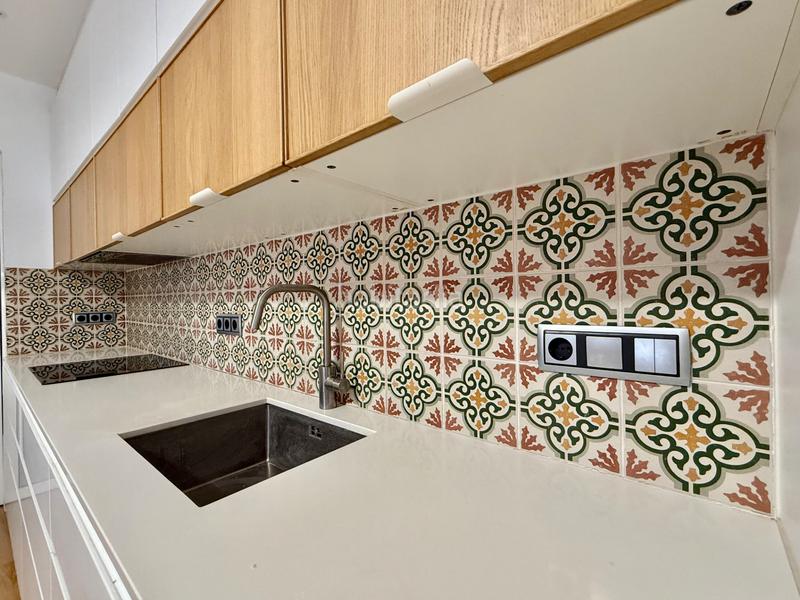 Foto e931447d-c950-4797-b5aa-6c97b87db7f3. Masia amb xemeneia calefacció aparcament a Borrassà