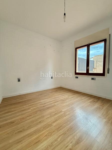 Foto f8ee3abc-cd15-4453-af2e-5a7191fa92fa. Masia amb xemeneia calefacció aparcament a Borrassà