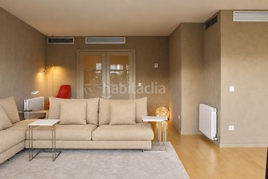 Foto 03a2edc9-f889-4214-a3a7-5dcfde8f0c6a. Appartamento in carrer d’oriol martorell i codina 16 in Girona