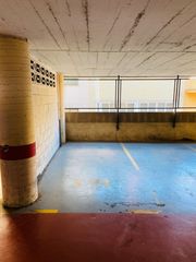 Parking coche en Carrer snia del barral 50. Parking para coche
