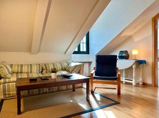 Rent Penthouse  Calle de unión fenosa. Piso de 1 dormitorio en san ildefonso