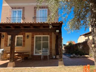 Location Chalet  Calle la casona. Chalet unifamiliar en palazuelos de eresma