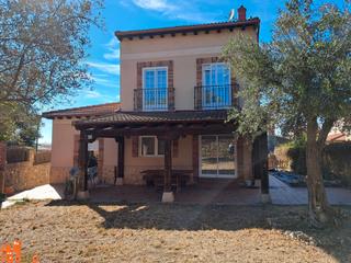Location Chalet  Calle la casona. Chalet unifamiliar en palazuelos de eresma
