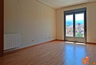Miete Etagenwohnung in Paseo de la constitucion 1. Piso de 2 dormitorios