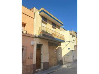 Casa  Monzon. Venta de una casa en binéfar