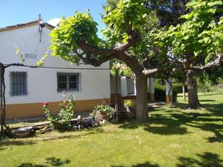 Masia  Azucarera. Casa de campo con jardin muy cerca del centro de monzon