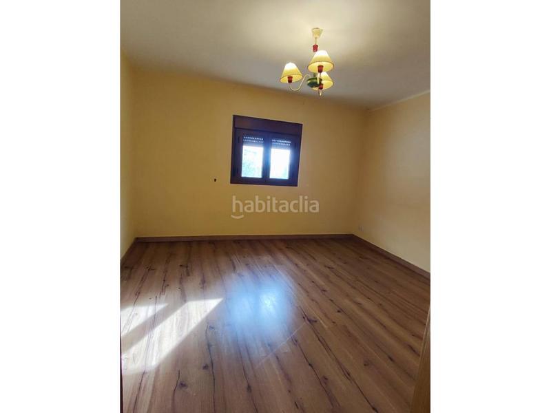 Foto fd023fb7-4d38-4c5c-94c6-b4e2fc515847. Casa adossada amb aparcament a Castillazuelo