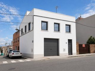 Maison  Calle mariano de pano. Venta de casa en binéfar con amplios espacios y buena orientació
