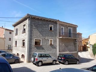 House  Calle mina. Casa con 3 viviendas para entrar a vivir  en fonz