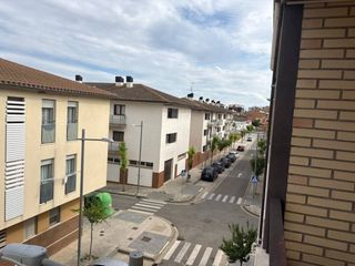 Flat  Calle reconquista. Venta de piso de 4 habitaciones y 3 baños en binéfar
