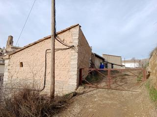 Terreno residencial  Carretera peralta. Parcela con almacén en azanuy