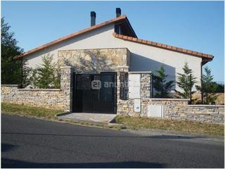 Planta baixa a Barrio jaitzubia 252. Vivienda para invertir. rentabilidad sobre el 5%.  zona tranquil