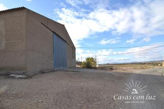 Nau industrial  Cuevas. Nave agrcola en brboles