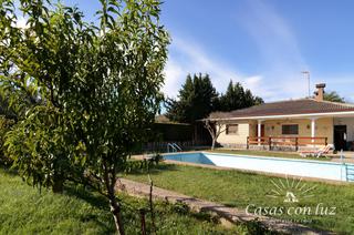 Casa adossada  Huertos regao. Chalet con piscina y jardn en urbanizacin el regao de peaflor