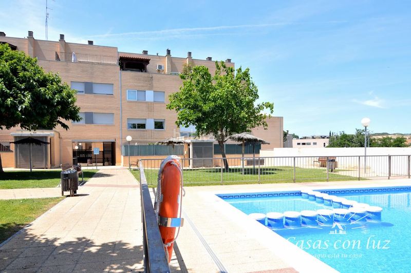 Foto c8e504d6-e5ca-43b3-a65b-c378ed6839b5. Dúplex amb calefacció aparcament piscina a Cadrete