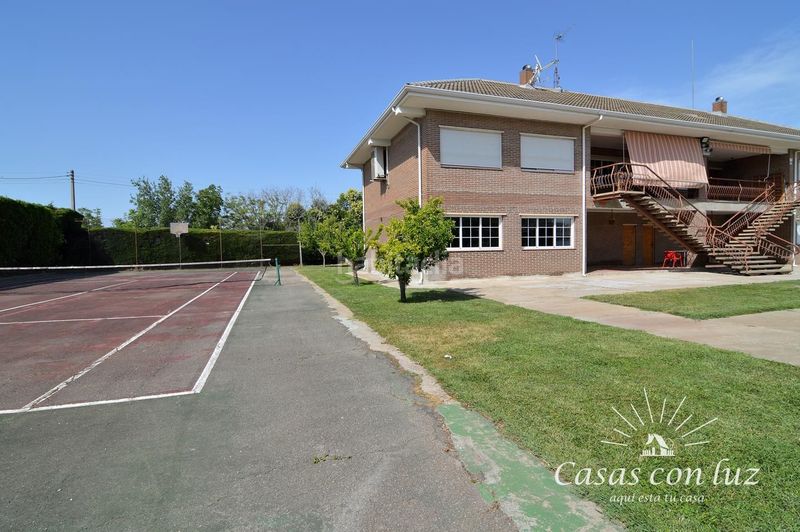 Foto 8b494bf8-6bb8-4308-b358-9a2f5b06a580. Casa amb calefacció piscina a Garrapinillos Zaragoza