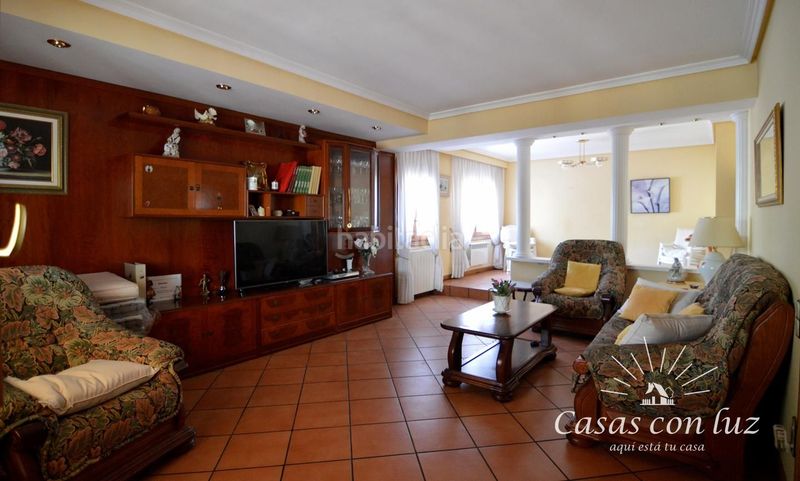 Foto 8a2ee4ca-a2fa-4fea-b532-b77a39af252f. Casa amb calefacció piscina a Garrapinillos Zaragoza