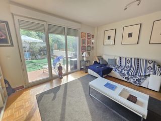 Casa pareada  Tranviarios kalea. Chalet pareado con jardín, terraza y vistas a bilbao en cruces