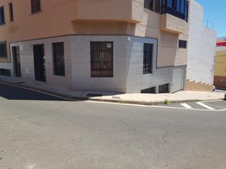Local Comercial en Calle linterna de diógenes 28. Local comercial con almacén y pequeño apartamento