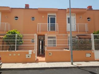 Casa adossada  Calle lira. Vendo magnífico adosado con piscina en candelaria