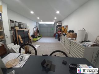 Local commercial à Bermeo. Local ideal para negocio con necesidad de oficina y almacén
