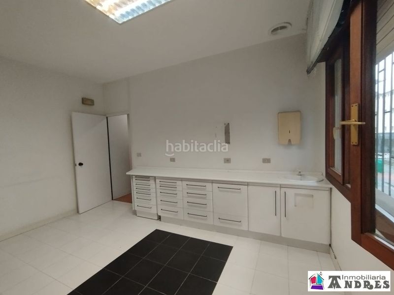 Foto 3cc996e3-45c3-410c-b44f-a029740c1a61. Local comercial bizkaiko jaurreria con permiso de habitabilidad en Bermeo
