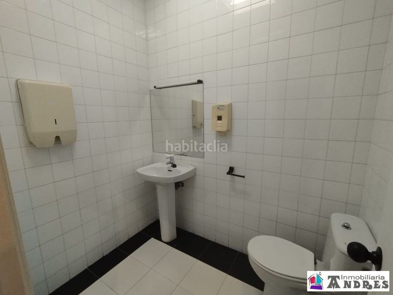 Foto d0675fe5-0f8c-4a1e-a5ce-08a658db488b. Local comercial bizkaiko jaurreria con permiso de habitabilidad en Bermeo