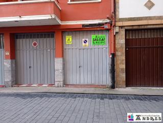 Parking voiture à Bermeo. Irakaskintza