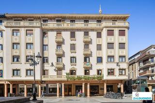 Flat  Lege zaharren enparantza 3b. Hermosa vivienda de 117m2 útiles  en la plaza de los fueros