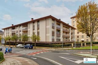 Pis  Nafarroa kalea 28a. Vivienda de 102m2 útiles con trastero y garaje