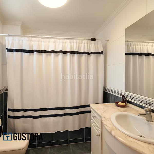 Foto 4555a545-04e5-4487-9c99-60716b3a001b. Casa aparellada amb calefacció aparcament piscina a Lasarte - Oria