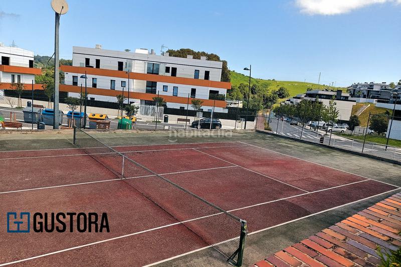 Foto 4d0bb2b9-c600-4681-96a3-740399e4befe. Casa aparellada amb calefacció aparcament piscina a Lasarte - Oria
