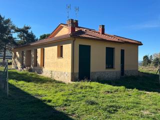 Chalet en Travesa apeadero 4. Chalet pareado nuevo, a estrenar, con parcela en ortigosa del mo