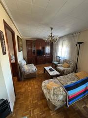 Pis  Calle berlín. Disponible piso de dos dormitorios en venta en segovia.