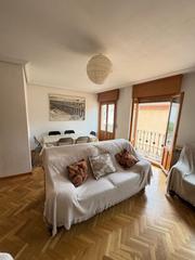 Duplex  Calle arturo merino. Piso de cinco dormitorios y tres baños en venta en el centro de