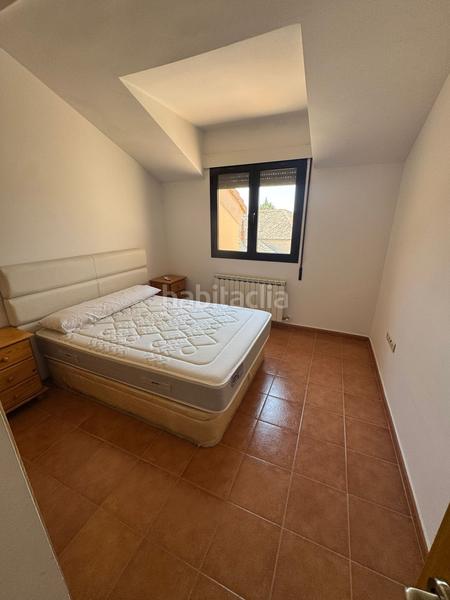 Foto 040b2349-b16d-4abd-b6d1-2f6d51660de8. Chalet  adosado en esquina de tres dormitorios y dos baños en venta en Roda de Eresma