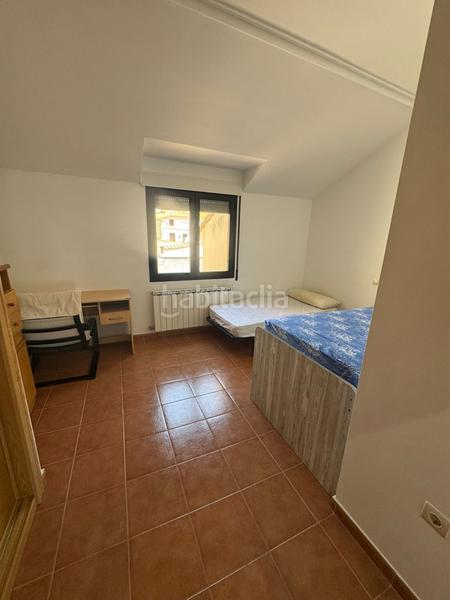 Foto 0db272e6-0397-4b17-aeac-993bc5562877. Chalet  adosado en esquina de tres dormitorios y dos baños en venta en Roda de Eresma