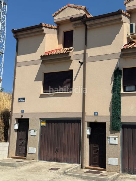 Foto b36495cb-a965-4057-be3c-67cacc541fc5. Chalet  adosado en esquina de tres dormitorios y dos baños en venta en Roda de Eresma