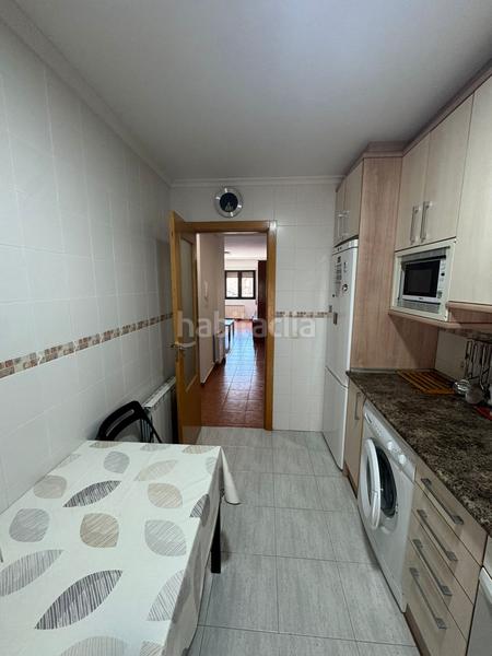 Foto c513c4f0-ca3d-4d51-a615-a1af881728d0. Chalet  adosado en esquina de tres dormitorios y dos baños en venta en Roda de Eresma