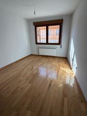 Pis  Calle de monseñor ayuso. Piso de dos dormitorios y un baño en venta en valverde del majan