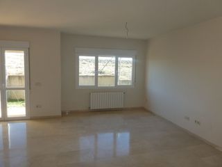 Rent Chalet in Lastrilla (La). Chalet pareado de 4 dormitorios en alquiler en la lastrilla.